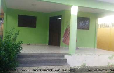 Imagem: A casa possui 5 Dormitórios, 4 Banheiros, 4 Vagas na garagem