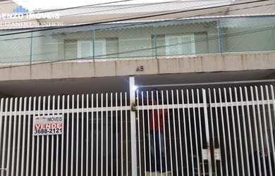 Imagem: A casa possui 3 Dormitórios, 3 Banheiros, 2 Vagas na garagem