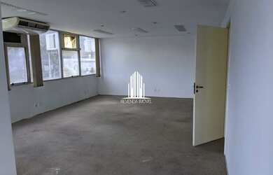 Imagem: O depósito possui 2 Vagas na garagem e 160m² de Área e está