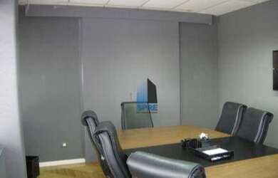 Imagem: O depósito possui 4 Vagas na garagem, 167m² de Área e está