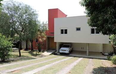 Imagem: A casa em condomínio possui 4 Dormitórios, 5 Banheiros, 5