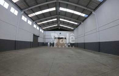 Imagem: O depósito possui 5 Vagas na garagem, 750m² de Área e está