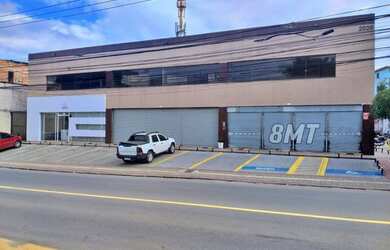 Imagem: O depósito possui 5 Vagas na garagem, 220m² de Área, Imóvel