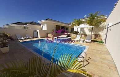 Imagem: A casa em condomínio possui 3 Dormitórios, 4 Banheiros, 4