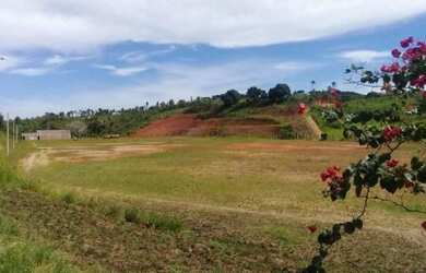 Imagem: O terreno possui 47.000m² de Área e está localizado em Moreno