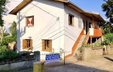 Imagem: A casa possui 5 Dormitórios, 2 Banheiros, 1 Vaga na garagem