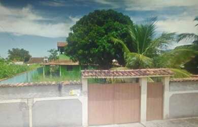 Imagem: A casa possui 3 Dormitórios, 3 Banheiros, 4 Vagas na garagem