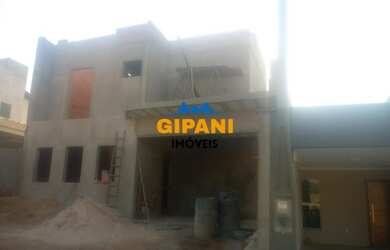 Imagem: A casa possui 3 Dormitórios, 3 Banheiros, 2 Vagas na garagem