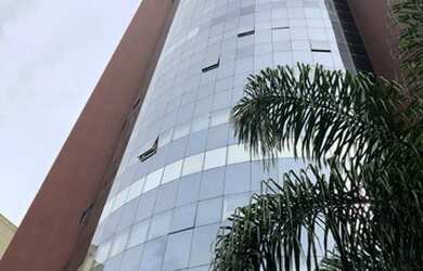 Imagem: O depósito possui 4 Vagas na garagem e 71m² de Área e está