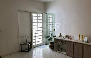 Imagem: O depósito possui 1 Vaga na garagem, 160m² de Área e está