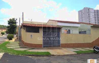 Imagem: A casa possui 3 Dormitórios, 1 Banheiro, 2 Vagas na garagem