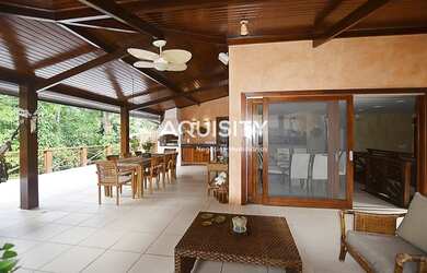 Imagem: A casa em condomínio possui 4 Dormitórios, 3 Banheiros, 2