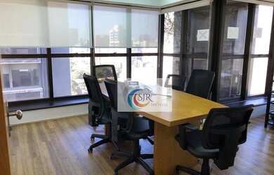 Imagem: O depósito possui 5 Vagas na garagem, 480m² de Área e está