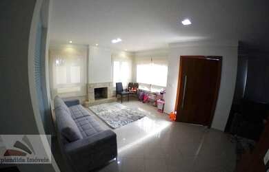 Imagem: A casa possui 4 Dormitórios, 5 Banheiros, 5 Vagas na garagem