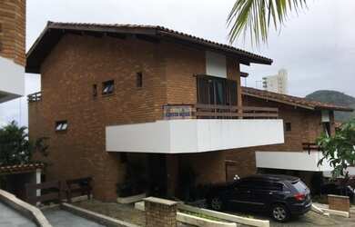 Imagem: A casa possui 5 Dormitórios, 4 Banheiros, 5 Vagas na garagem