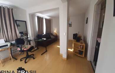 Imagem: O apartamento possui 3 Dormitórios, 1 Banheiro, 1 Vaga na garagem