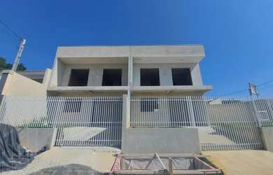 Imagem: A casa possui 3 Dormitórios, 3 Banheiros, 1 Vaga na garagem