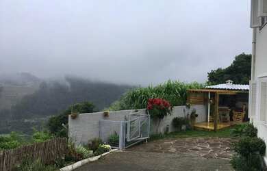 Imagem: A casa possui 3 Dormitórios, 2 Banheiros, 2 Vagas na garagem