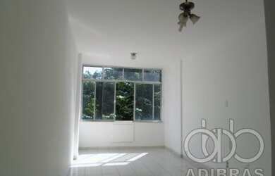 Imagem: A kitnet possui 1 Dormitório, 1 Banheiro, 1 Vaga na garagem