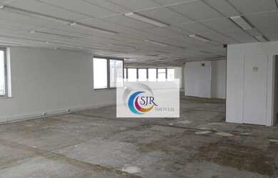 Imagem: O depósito possui 5 Vagas na garagem, 848m² de Área e está