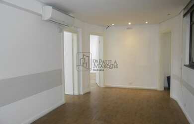 Imagem: O depósito possui 1 Vaga na garagem, 303m² de Área e está