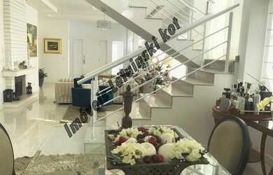 Imagem: A casa em condomínio possui 4 Dormitórios, 5 Banheiros, 4