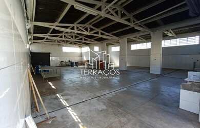 Imagem: O depósito possui 5 Vagas na garagem, 1.000m² de Área e