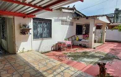 Imagem: A casa à venda possui 3 Dormitórios, 2 Banheiros e 1 Vaga