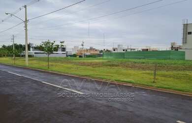 Imagem: O terreno possui 350m² de Área e está localizado em Porto