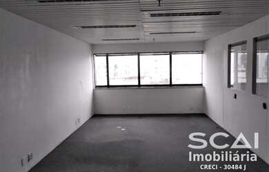 Imagem: O depósito possui 2 Vagas na garagem, 80m² de Área e está