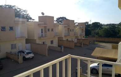 Imagem: A casa possui 2 Dormitórios, 1 Banheiro, 2 Vagas na garagem