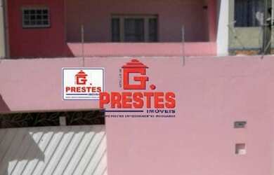 Imagem: A casa possui 4 Dormitórios, 2 Banheiros, 2 Vagas na garagem