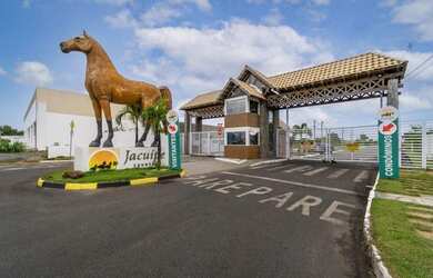 Imagem: O terreno possui 757m² de Área e está localizado em Barra