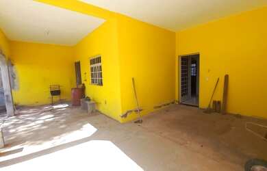 Imagem: A casa possui 2 Dormitórios, 1 Banheiro, 4 Vagas na garagem