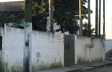 Imagem: A casa possui 3 Dormitórios, 1 Banheiro, 1 Vaga na garagem