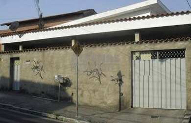 Imagem: A casa possui 2 Dormitórios, 1 Banheiro, 2 Vagas na garagem