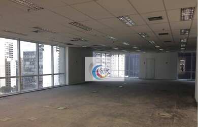 Imagem: O depósito possui 5 Vagas na garagem, 449m² de Área e está