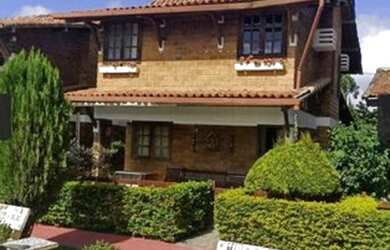 Imagem: A casa em condomínio possui 4 Dormitórios, 2 Banheiros, 1