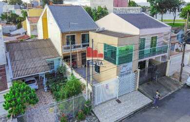 Imagem: A casa possui 3 Dormitórios, 4 Banheiros, 3 Vagas na garagem