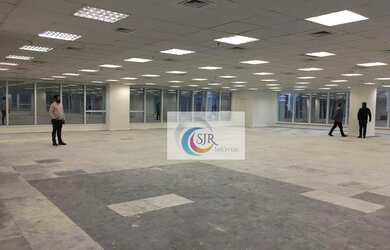 Imagem: O depósito possui 5 Vagas na garagem e 505m² de Área e está