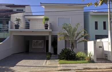 Imagem: A casa em condomínio possui 4 Dormitórios, 1 Banheiro, 4 Vagas