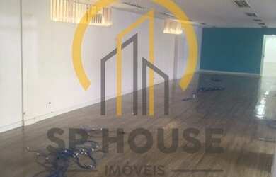 Imagem: O depósito possui 5 Vagas na garagem, 696m² de Área e está