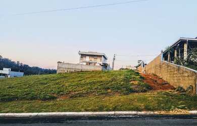 Imagem: O terreno possui 600m² de Área e está localizado em Bragança