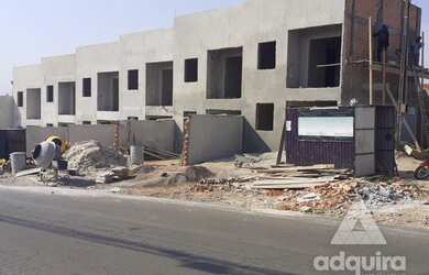 Imagem: A casa possui 3 Dormitórios, 2 Banheiros, 1 Vaga na garagem