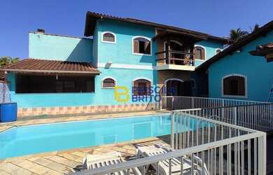 Imagem: A casa possui 5 Dormitórios, 2 Banheiros, 5 Vagas na garagem