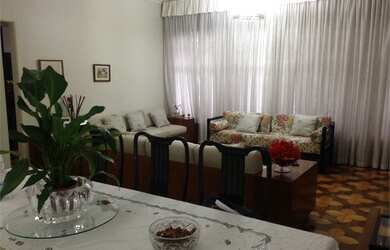 Imagem: A casa possui 3 Dormitórios, 4 Banheiros, 2 Vagas na garagem