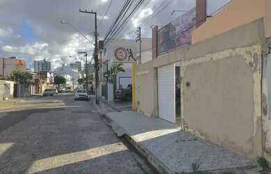 Imagem: A casa possui 2 Dormitórios, 1 Banheiro, 4 Vagas na garagem