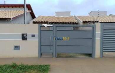 Imagem: A casa possui 2 Dormitórios, 1 Banheiro, 1 Vaga na garagem