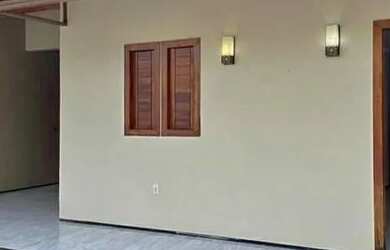 Imagem: A casa possui 2 Dormitórios, 1 Banheiro, 2 Vagas na garagem