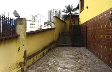 Imagem: A casa possui 2 Dormitórios, 1 Banheiro, 3 Vagas na garagem